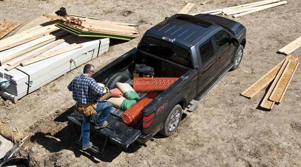 2013 Ford F-150 FX4 Exterior Rear End.png